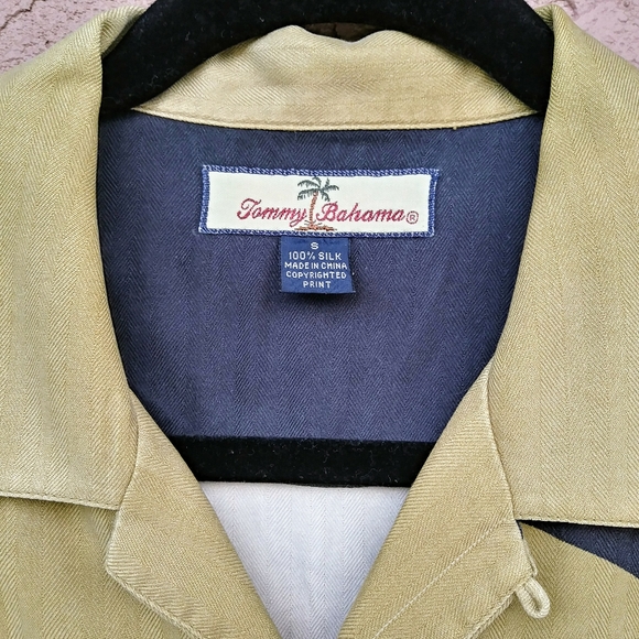 TOMMY BAHAMA TROPICAL HAWAIIAN SILK BUTTON DOWN - Picture 3 of 9